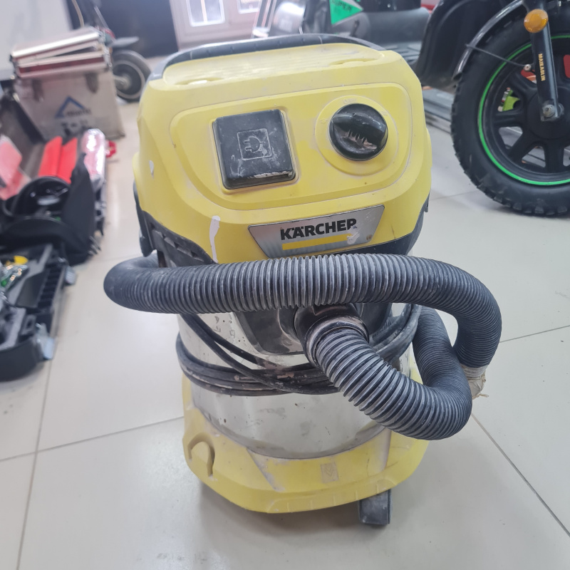 Промышленный пылесос Karcher wd3