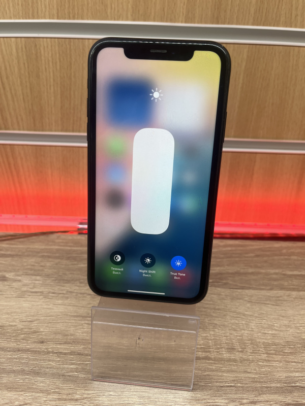 Мобильный телефон Apple iPhone XR