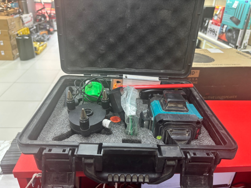 Лазерный уровень Makita -
