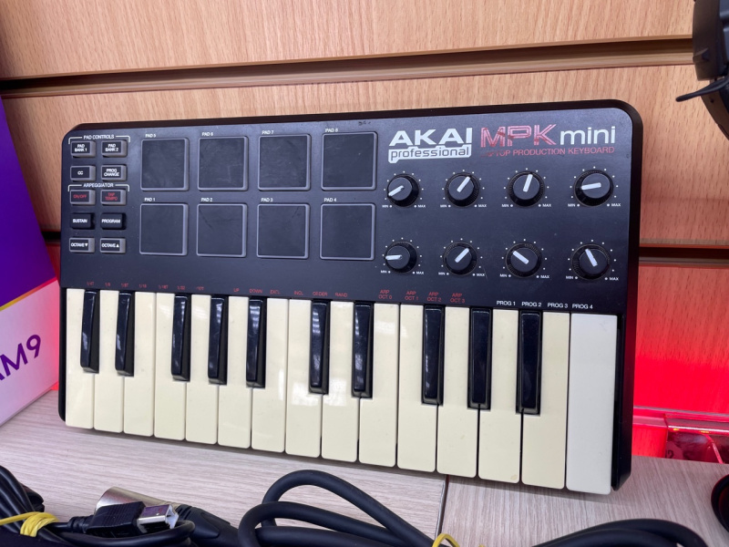 Клавиатура Akai MPK MINI