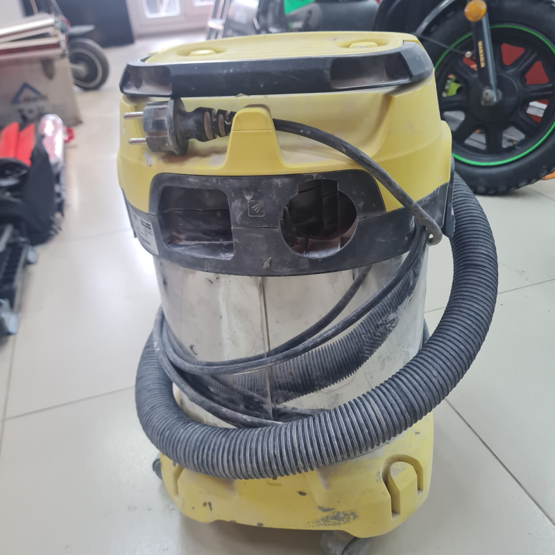 Промышленный пылесос Karcher wd3
