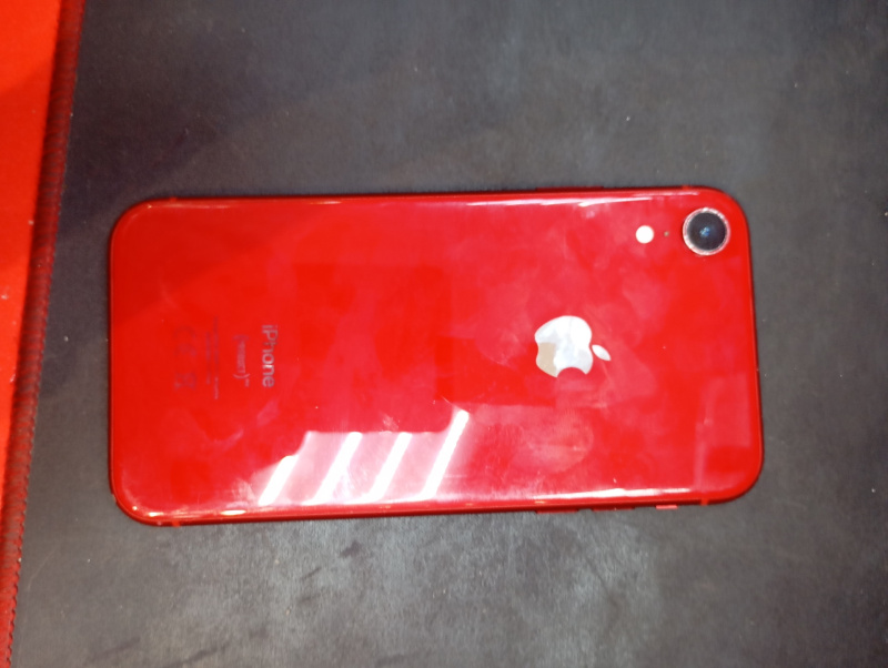 Мобильный телефон Apple iPhone XR